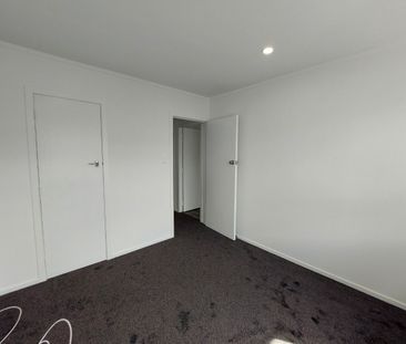 Renovated Upstairs One Beddie - CBD - Photo 3