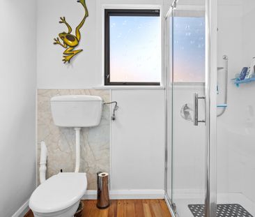 Charming Two Bedroom - Photo 4