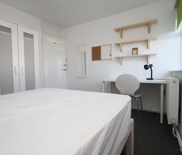 3 bedroom apartment to rent - Photo 2
