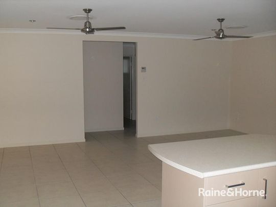 4 BEDROOM HOME GLENELLA - Photo 1