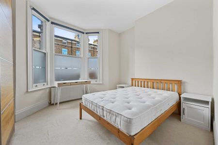 Price £600 pw - Available Now - Part Furnished - Photo 5