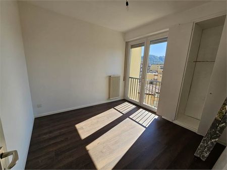 Chiasso, in affitto ottimo 3.5 locali con balcone - Foto 2