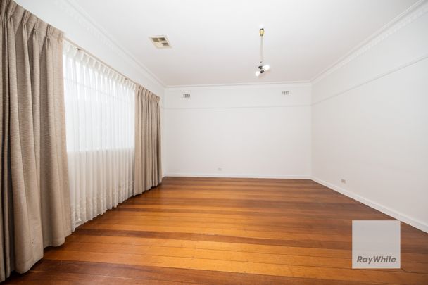 Everybody Loves 20 Raymond! - Photo 1