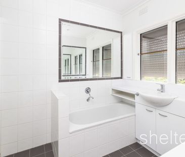 Spacious Family Home or ideal for Professionals Working From Home - Photo 4