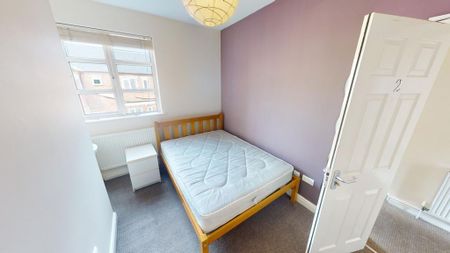 4 bedroom terraced house to rent - Photo 5