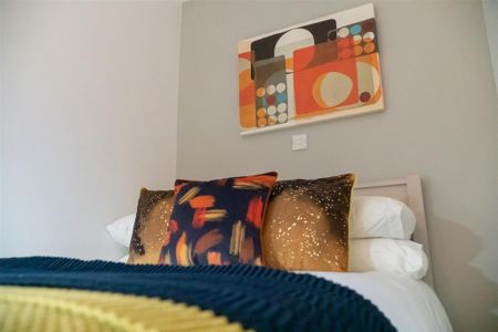 1 bedroom in a house share to rent - Photo 2