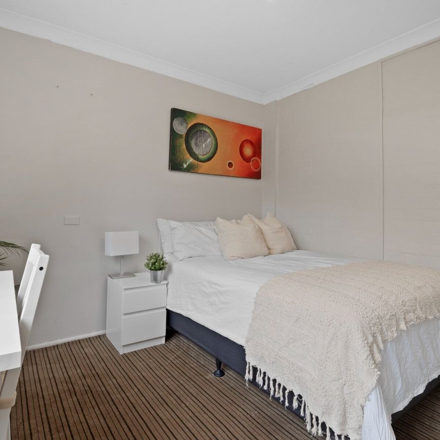 Kensington - Photo 1
