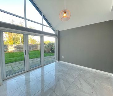 4 bedroom Detached House to let - Photo 1