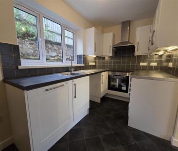 2 bedroom semi-detached house to rent - Photo 6