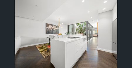 ARCHITECTURALLY DESIGNED LUXURY RESIDENCE ! - Photo 5