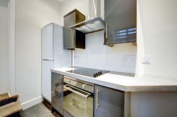 4 bedroom flat to rent - Photo 1