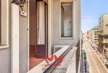 Rif. 772 | bilocale con balcone con vista sulla darsena.