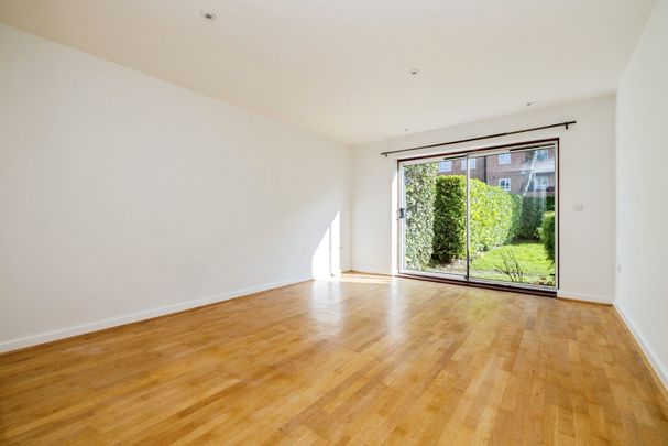 2 Bed Flat, Mill Pond Close, SW8 - Photo 1
