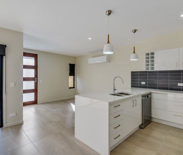 Desirable Sunshine Cove Living! - Photo 4