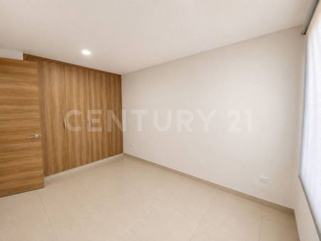 Casa en renta 4 recamaras con Roof Garden y Amenidades Exclusivas en La Rioja - Photo 2