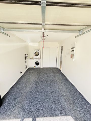 HENDERSON, 3 BEDROOMS - Photo 2