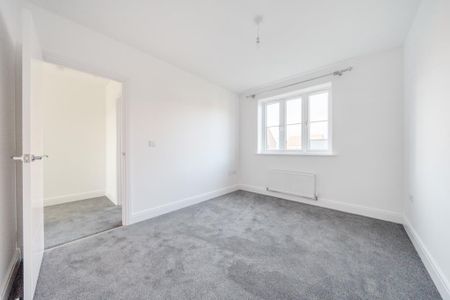 4 bedroom semi-detached house to rent - Photo 3