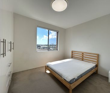 Partially Furnished 1 Bedroom Apartment in Prime Location! - Photo 5