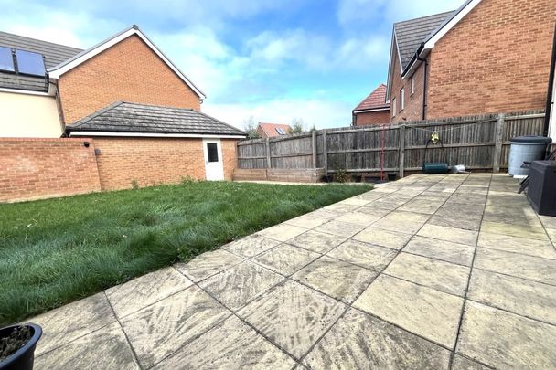 Bateson Drive, Leavesden, WATFORD - Photo 1