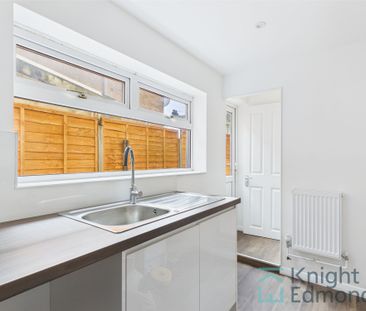 3 bed mid-terraced house to rent in Glanville Road, Gillingham, ME7 - Photo 3