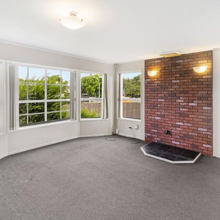 Three bedroom home in Manurewa! - Photo 5