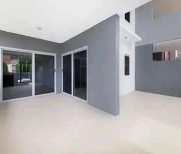 Modern 2-Bedroom Apartment in Lutwyche - Photo 1