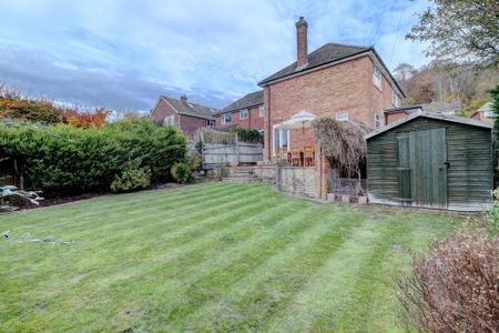 4 bedroom detached house to rent - Photo 2