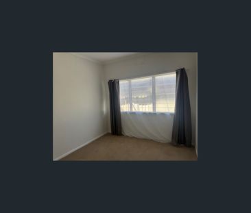 Comfortable 3 Bedroom Home with Shed & Carport - Photo 4