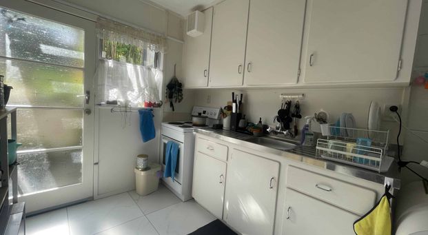 Easy-care & Great location! 2 Bed 1 Bath | Mt Wellington - Photo 1