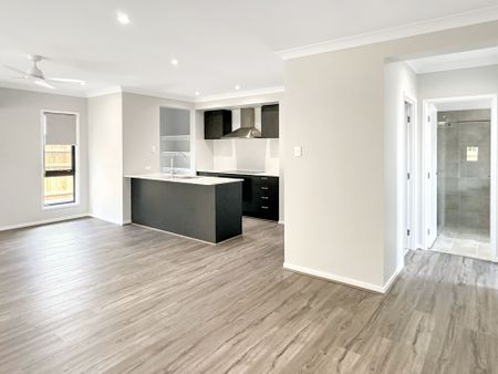 Stunning Brand New 4-Bedroom Home in Torquay – Modern Living at Its Best - Photo 2