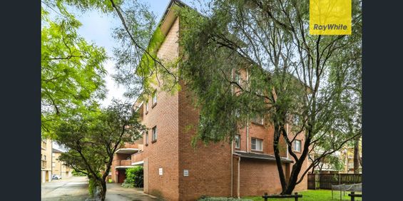 SOLID, SECURE & CENTRALLY LOCATED - Photo 3