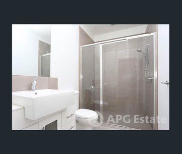 Stylish 1-Bedroom Apartment with Balcony in Prime Footscray Location - Photo 2