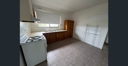 Suitable 3 Bedroom Home on Savige Street - Photo 5