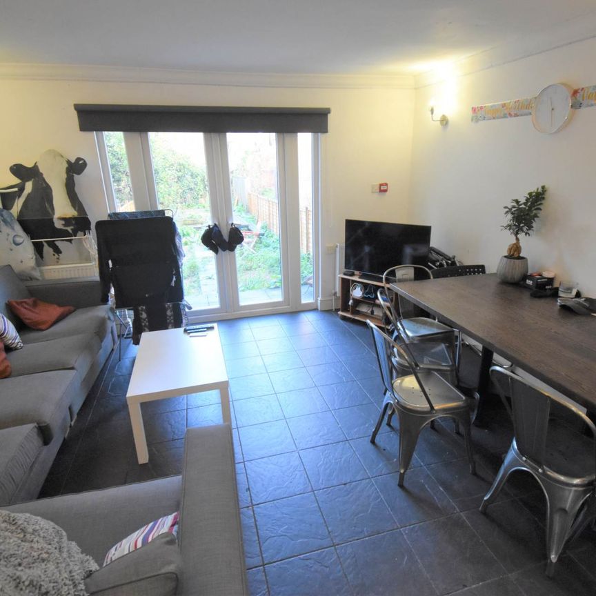 Price £3,900 pcm - Available 01/07/2026 - Furnished - Photo 1