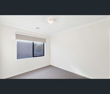 Impressive 4 Bedroom Family Home in Lollipop Estate! - Photo 3