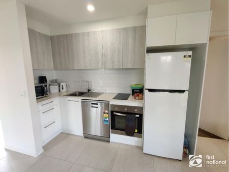 Modern comfort in a convenient location - Photo 3
