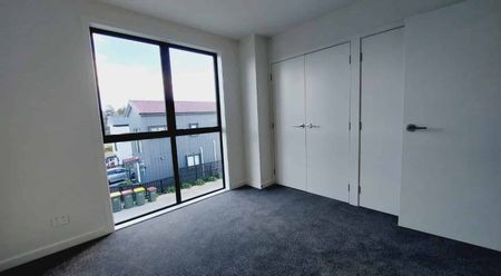 Spacious 3-Bedroom Home in Totara Park - Photo 2