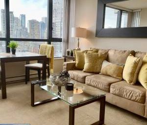 **************DESIGNER DECORATED 1 BED 1 BATH IN YALETOWN************* - Photo 2