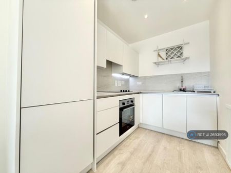 1 bedroom flat to rent - Photo 3