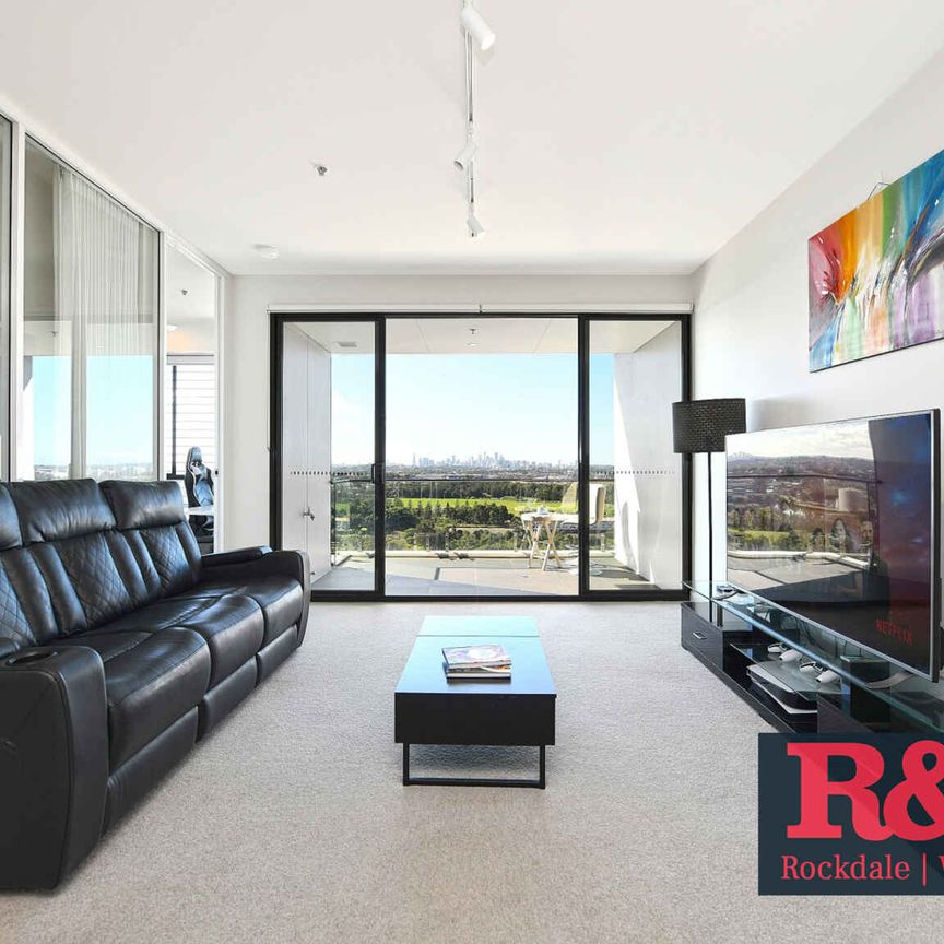 Two-Bedroom Apartment with Breathtaking Views - Photo 1