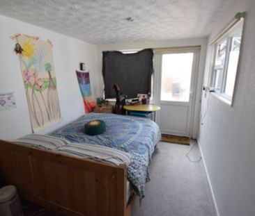 1 Bedroom Flat To Rent in Charminster - £625 pcm Tenancy Info - Photo 3