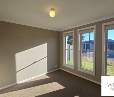 Freshly Painted 4-Bedroom Family Home in Eyre! - Photo 2