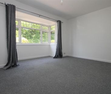5 bedroom detached bungalow to rent - Photo 2