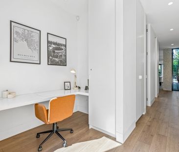 Style and Sustainability in South Yarra - FULLY FURNISHED - Photo 5