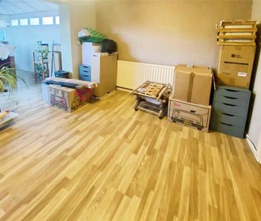 4 bedroom semi-detached house to rent - Photo 2