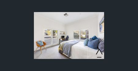 Stunning 4-Bedroom Family Home with Pool – Walk to Coogee Beach - Photo 5