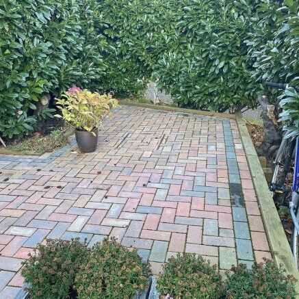 Chestnut Walk, West Byfleet, Surrey, KT14 - Photo 1