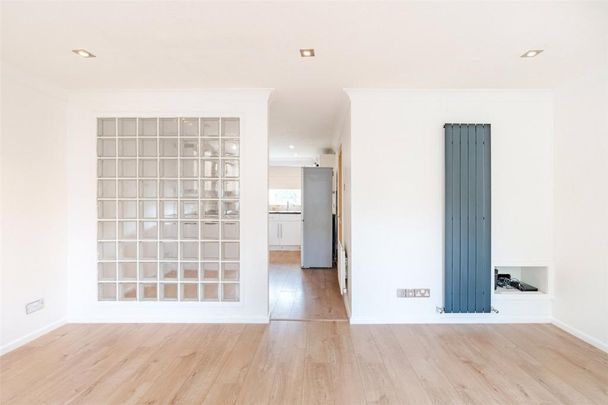 3 bedroom end of terrace house to rent - Photo 1