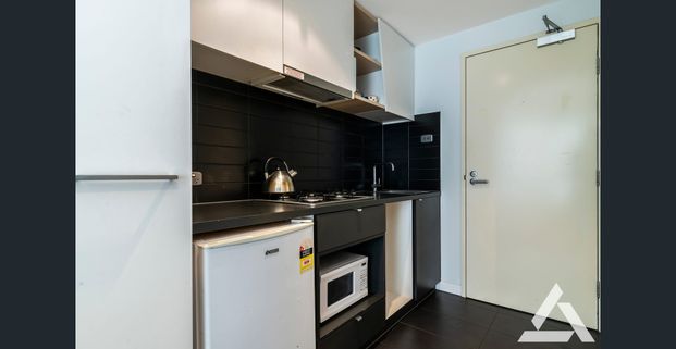 FURNISHED STUDIO APARTMENT - Photo 1