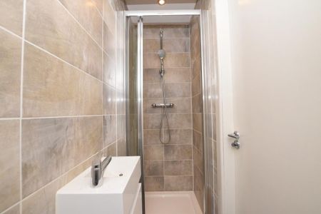 4 bedroom semi-detached house to rent - Photo 2